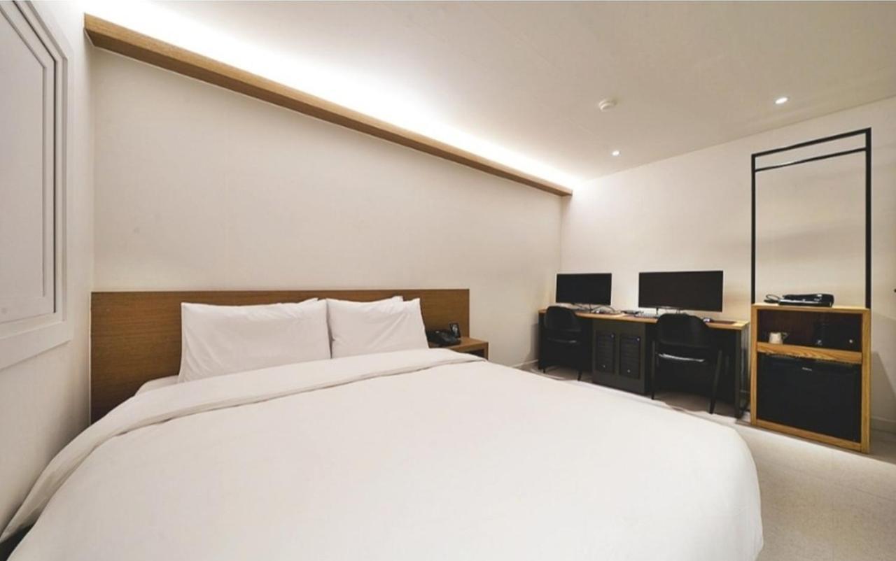 พูซาน ซอมยอน บิสซิเนส โฮเทล J7 Hotel ปูซาน ภายนอก รูปภาพ