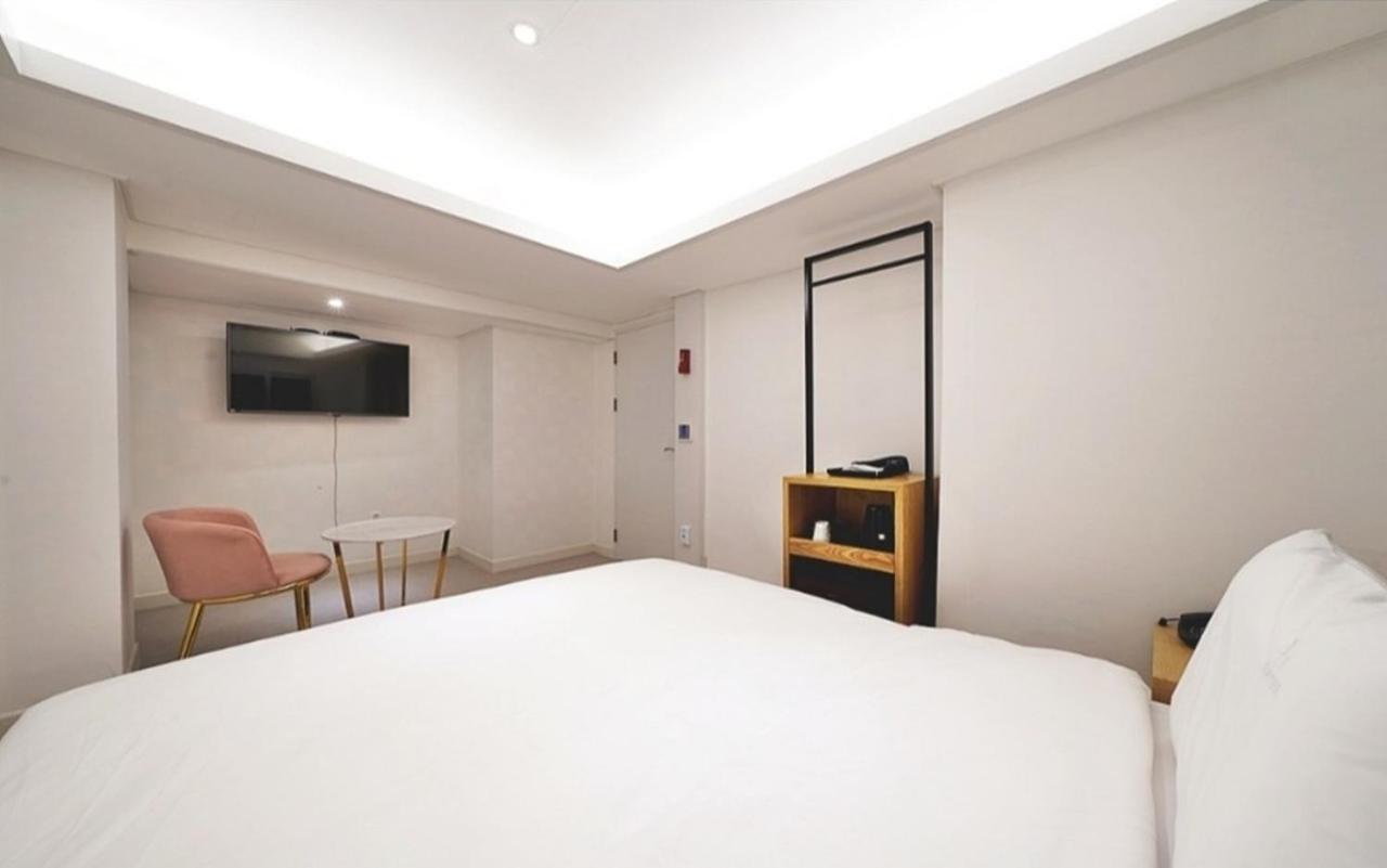 พูซาน ซอมยอน บิสซิเนส โฮเทล J7 Hotel ปูซาน ภายนอก รูปภาพ