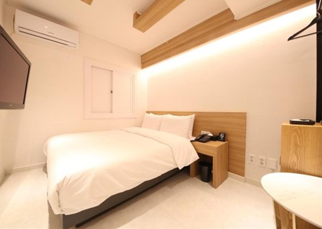 พูซาน ซอมยอน บิสซิเนส โฮเทล J7 Hotel ปูซาน ภายนอก รูปภาพ