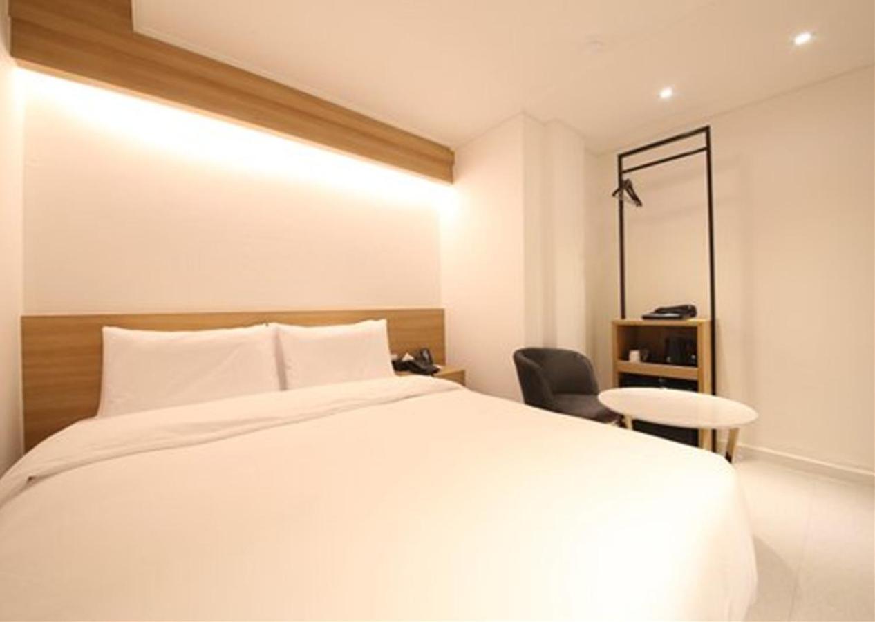 พูซาน ซอมยอน บิสซิเนส โฮเทล J7 Hotel ปูซาน ภายนอก รูปภาพ