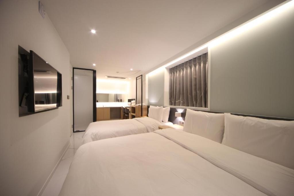 พูซาน ซอมยอน บิสซิเนส โฮเทล J7 Hotel ปูซาน ภายนอก รูปภาพ